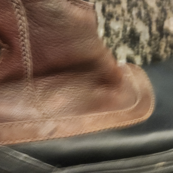 Ugg Brantling size 8 waterproof.  Vibram Sole - Picture 3 of 9